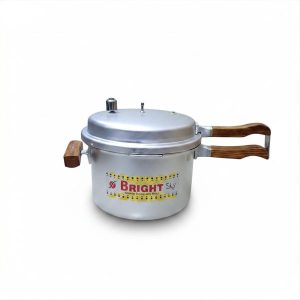 Bright Sky aluminium pressure cooker with wooden handles and locking lid stovetop cooker